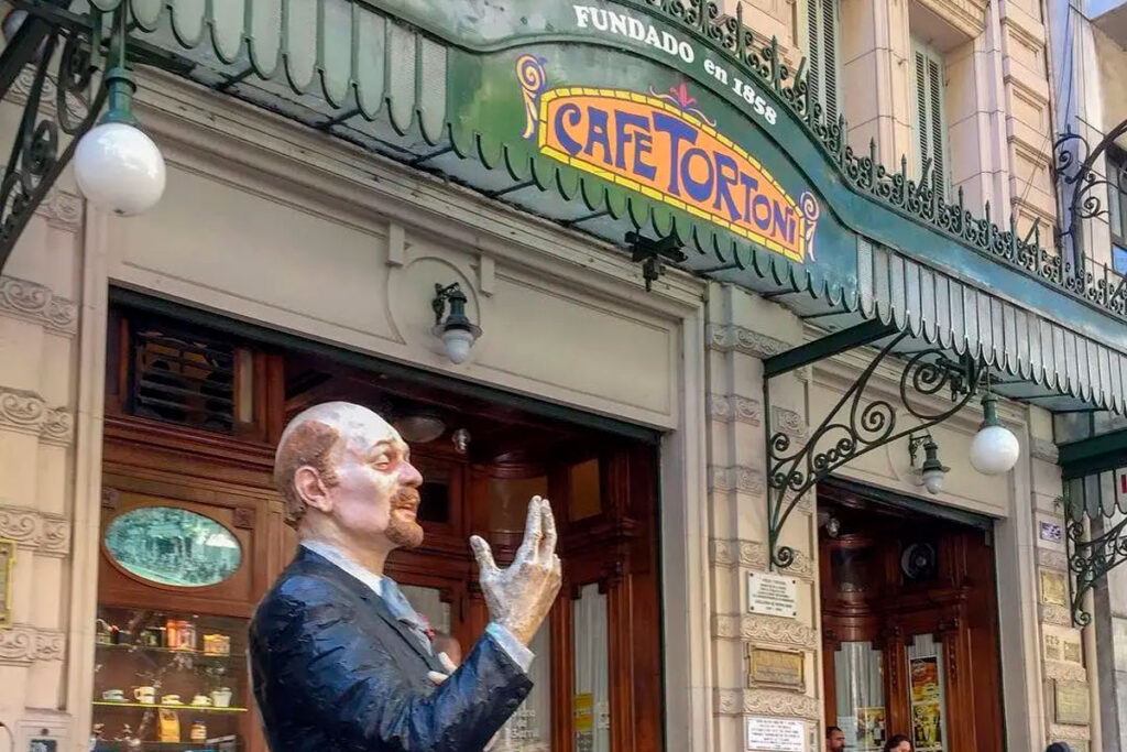 Cafe tortoni uma das coisas que fazer em Buenos Aires